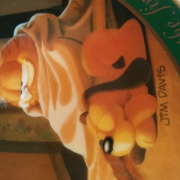 Garfield Plate Collectible - Picture 6 of 11